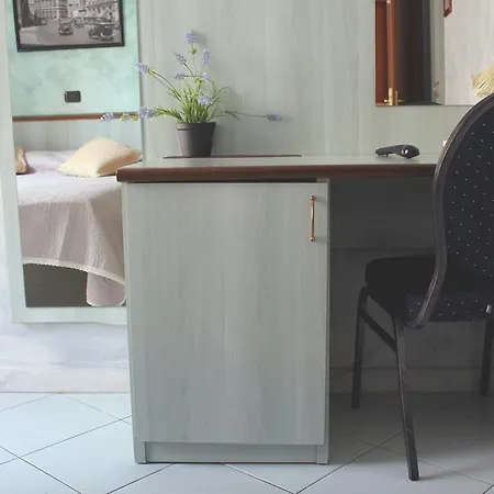Posta Szálloda Genova